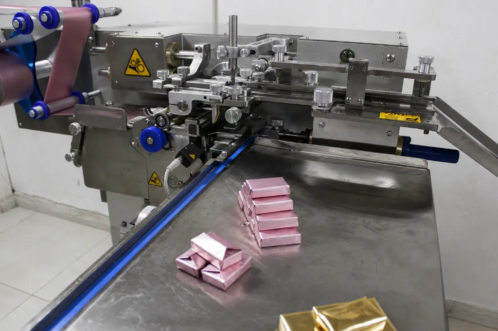 Mini Wrap Chocolate Wrapping Machine